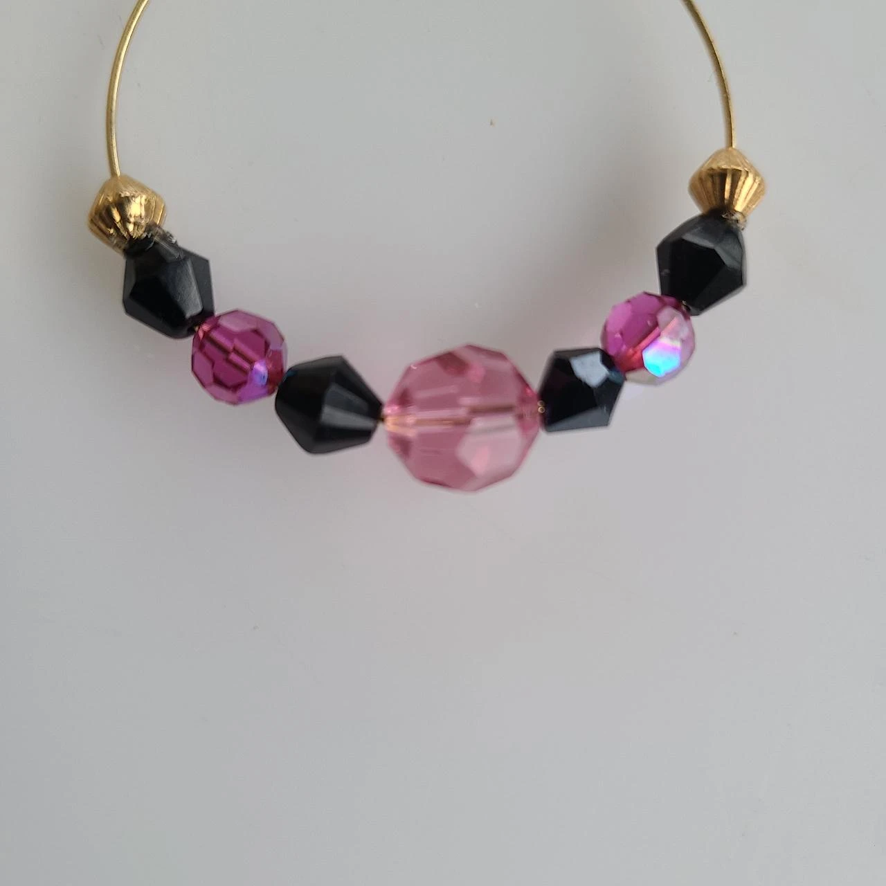 Créoles de acero inoxidable doradas con perlas Swarovsky fucsia – photo 2
